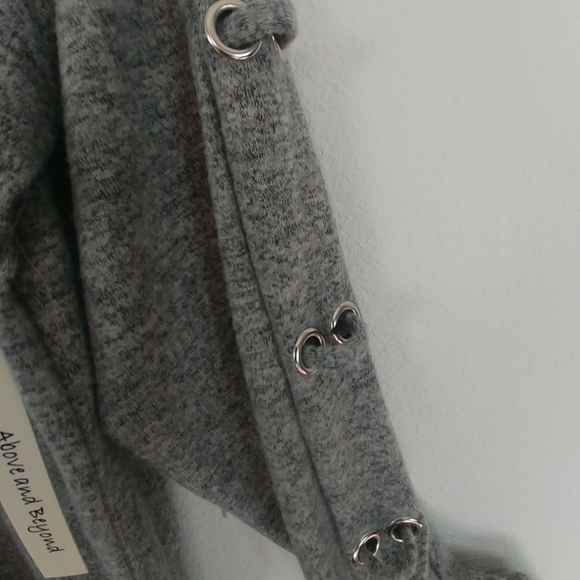 NWT Above and Beyond Gray Lightweight Long Sleeve Hoops Shirt Top Size XL - Picture 4 of 7